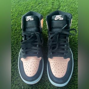 Air Jordan 1 Mid 'Crimson Tint'